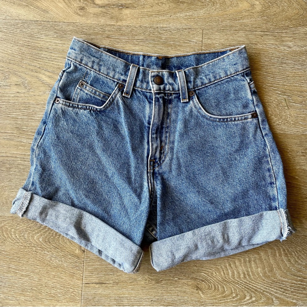 Vtg ‘90s Levi’s 565 Denim Shorts